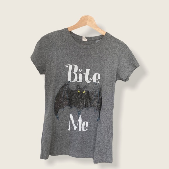 2 for $10 Graphic tees and top - Picture 2 of 2